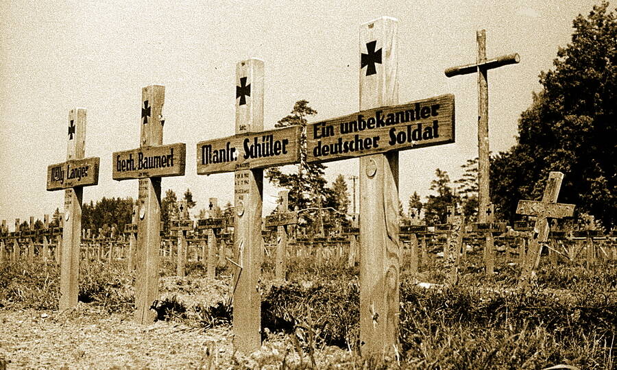 Немецкое солдатское кладбище. Район Орла, июль 1943 года.