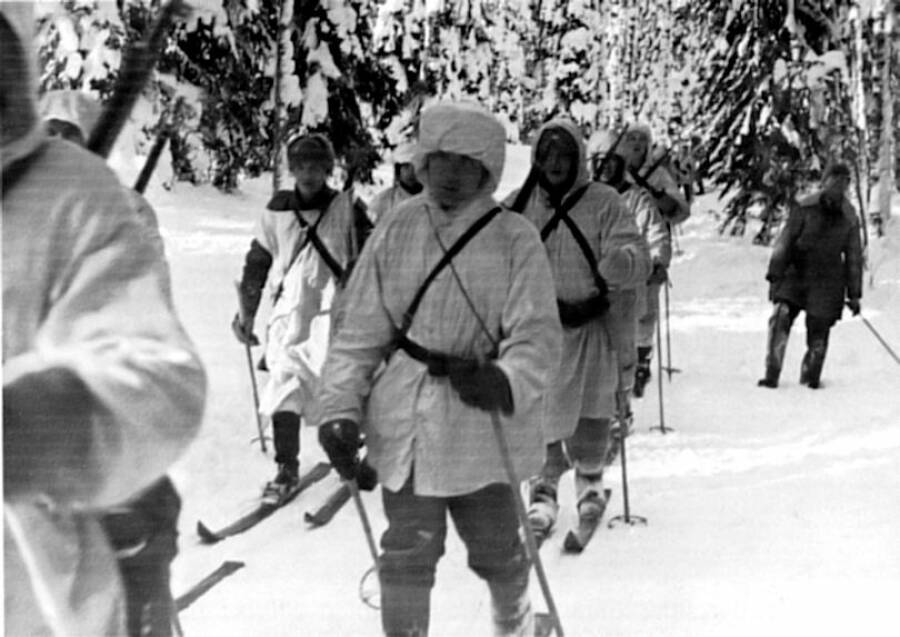 Финский отряд лыжников. 