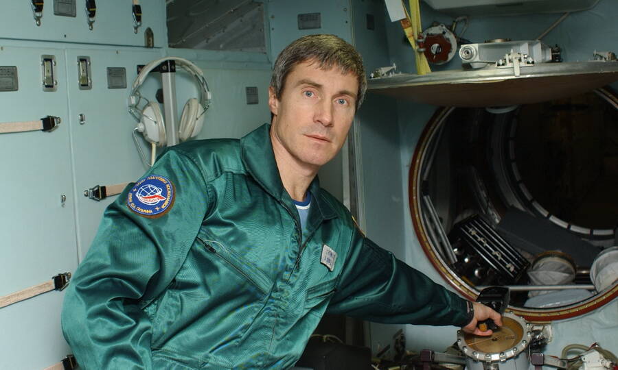  Космонавт Сергей Крикалёв летал в космос шесть раз и провёл там более 800 суток.
