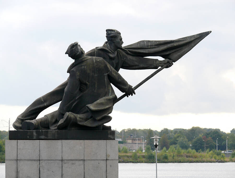 Монумент, посвящённый революции 1905 года в Риге. 