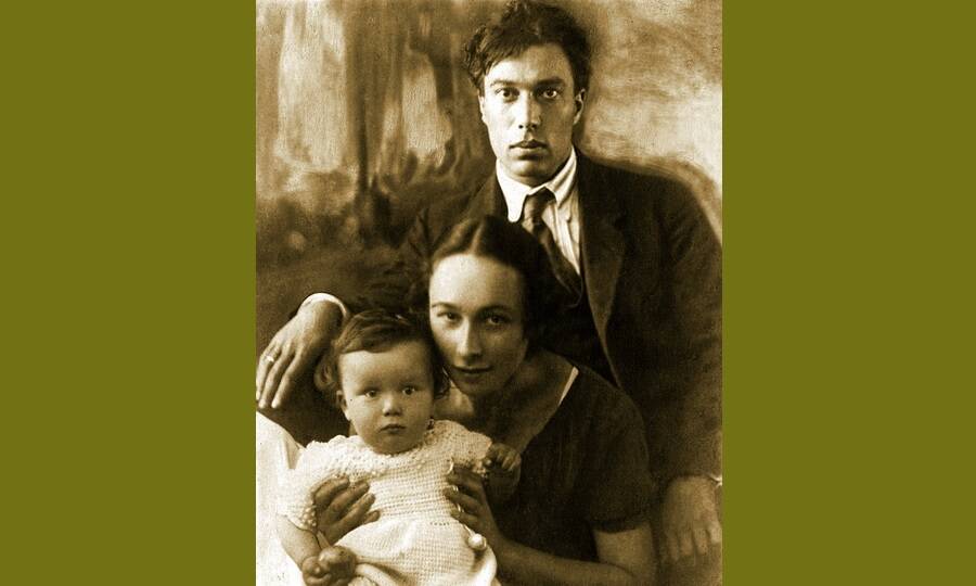 Борис Пастернак с первой женой Евгенией Лурье и сыном Евгением. Москва, 1924 год.