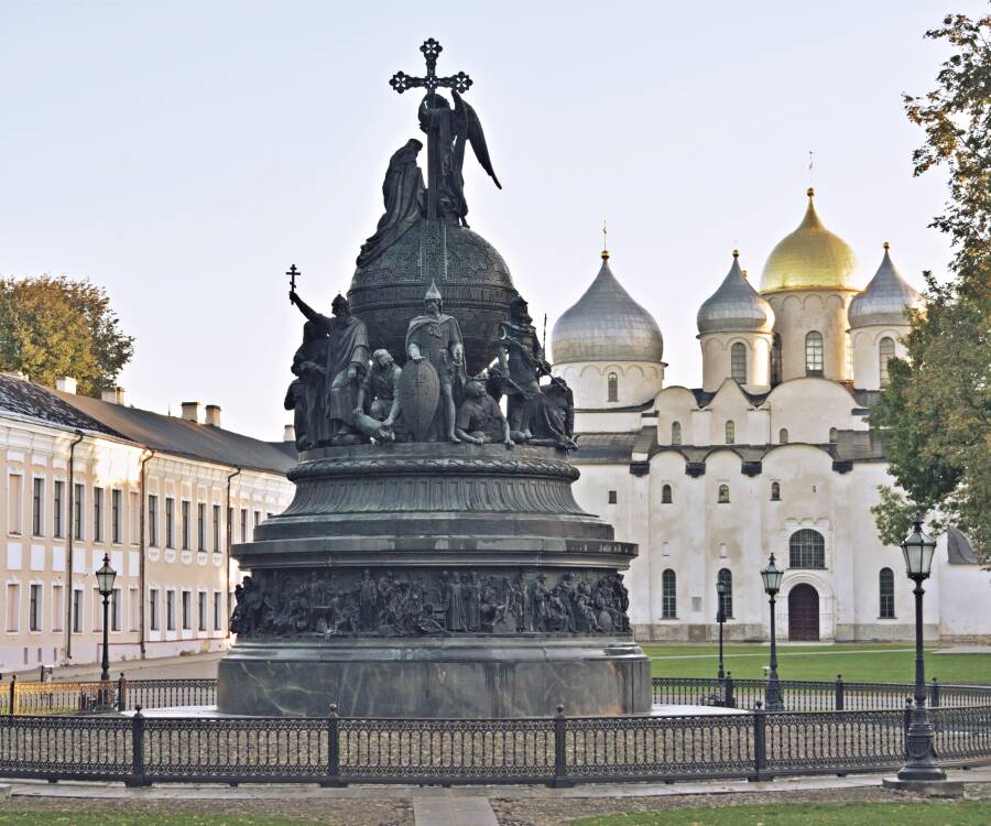 Памятник Тысячелетие России: Кремль, Великий Новгород, Новгородская область. Фото: Finn-chappie CC BY-SA 4.0