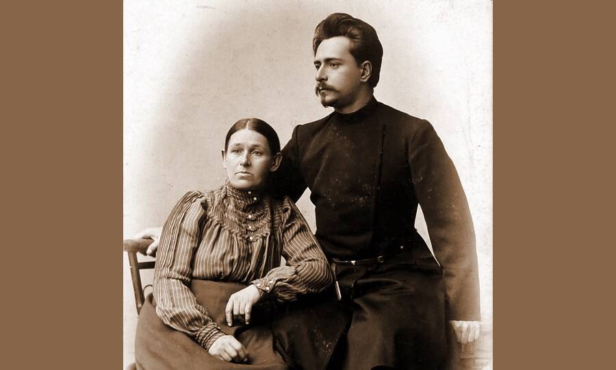 Леонид Андреев с матерью Анастасией Николаевной, начало 1900-х гг. 
