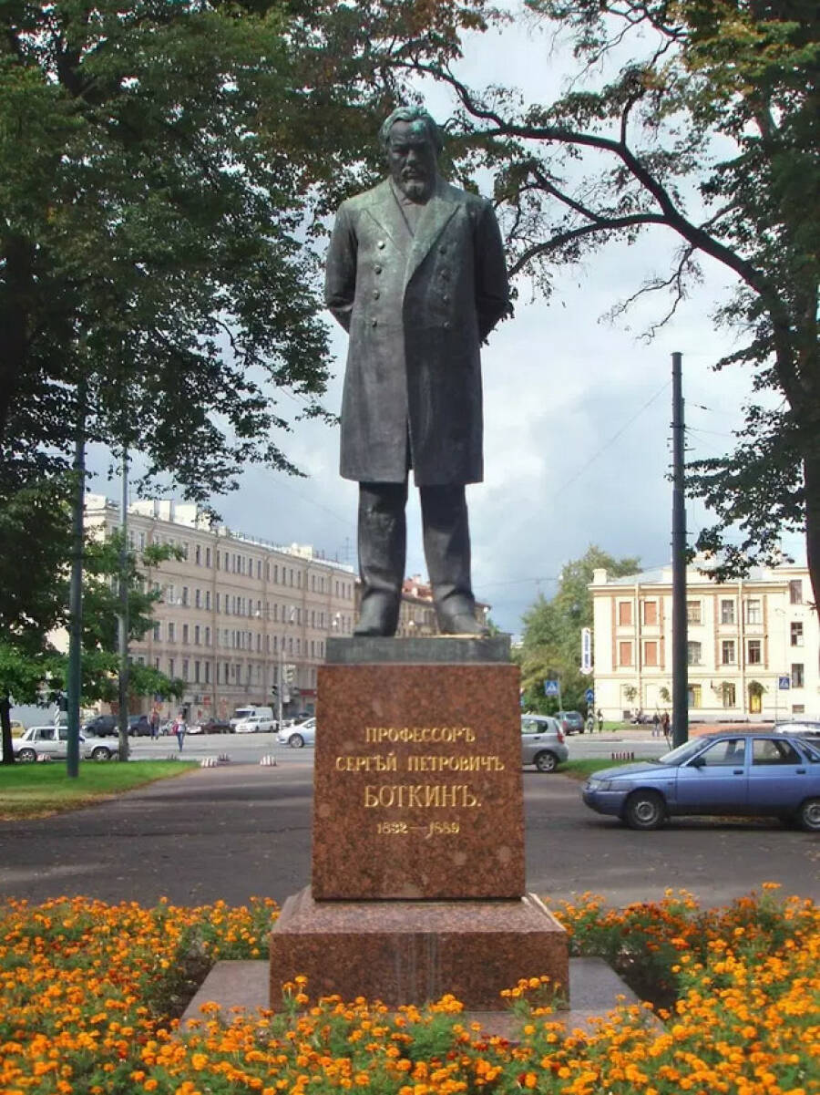 Памятник Сергею Боткину в Санкт-Петербурге.