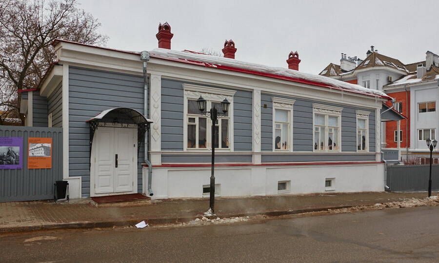 Дом-музей Столетовых, размещённый во флигеле большого дома во Владимире, некогда принадлежавшего семье. 