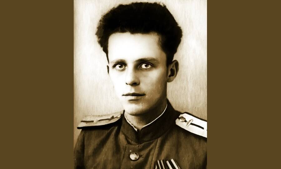 Старший лейтенант-инженер бронетанковых войск Борис Васильев, конец 1940-х гг. 