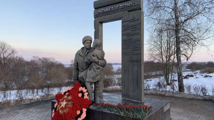 Памятник в Белёве. 