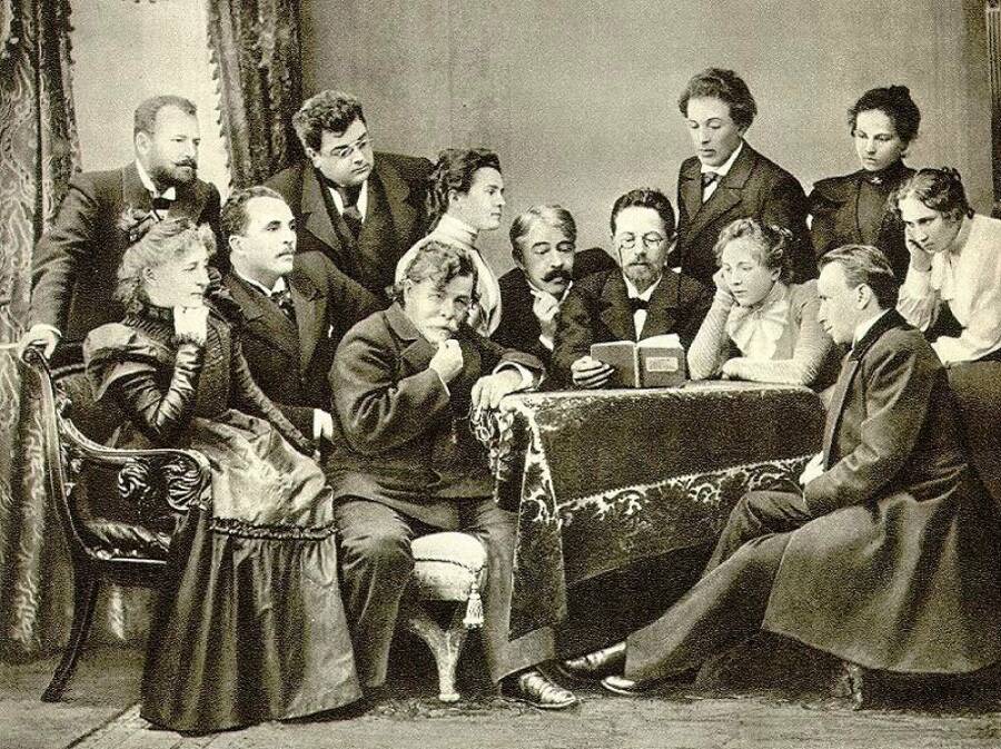 А. П. Чехов с актёрами МХТ. Май, 1899 г. «Крымский литературно-художественный мемориальный музей-заповедник»