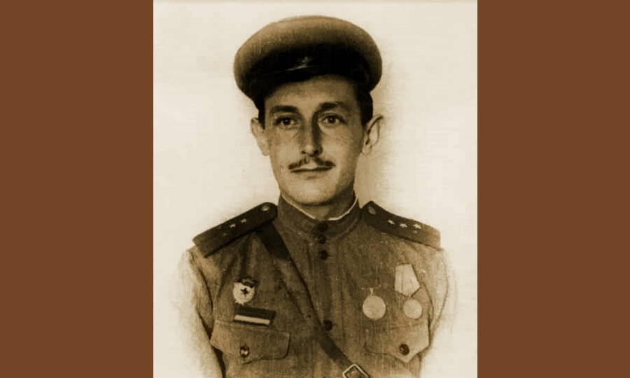 Капитан Виктор Некрасов, 1944 год. 