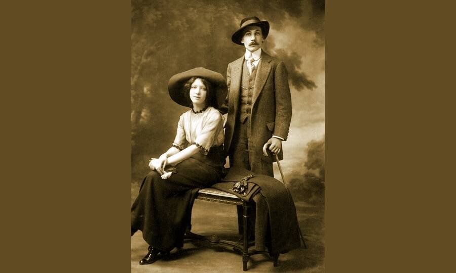  Андрей Белый и его первая жена Ася Тургенева. Брюссель, 1912 год.
