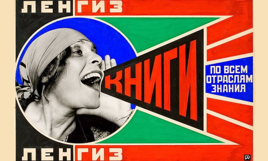 Знаменитый фотопортрет Лили Брик, снятый Александром Родченко в 1924 году для рекламного плаката Ленгиза. Позднее он породил массу стилизаций и пародий. 