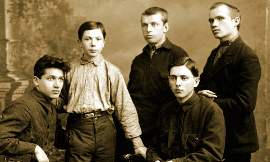 Студент Ленинградского университета Леонид Канторович с однокурсниками, 1927 год.