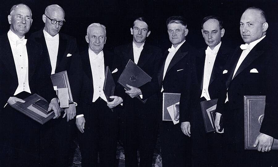 Советские учёные среди лауреатов Нобелевской премии 1958 года после церемонии вручения: И.Е. Тамм (третий слева), П.А. Черенков (пятый слева) и И.М. Франк (шестой слева). 