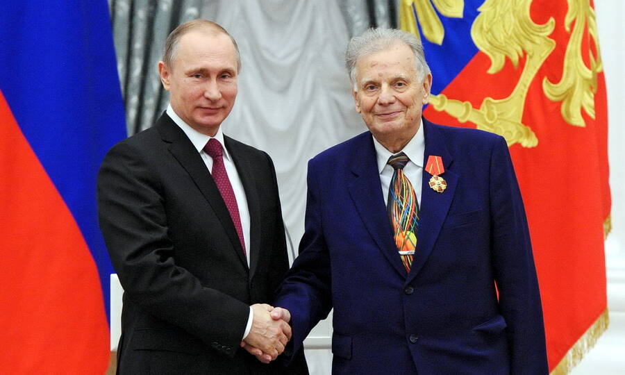 Академик Ж.И. Алфёров и президент России В.В. Путин на церемонии вручения учёному ордена Александра Невского, 2015 год.
