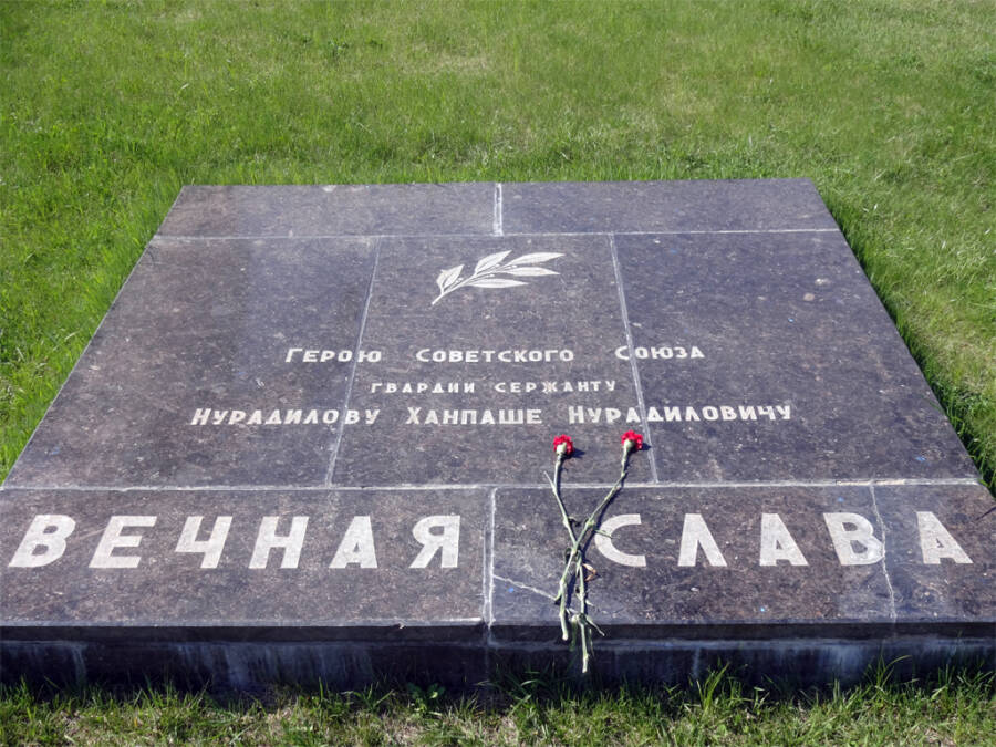 Мемориальная плита на Мамаевом кургане в Волгограде. 