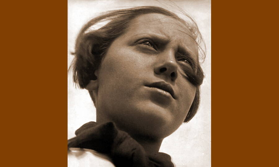  «Пионерка». Фотограф А.М. Родченко, 1930 год. 