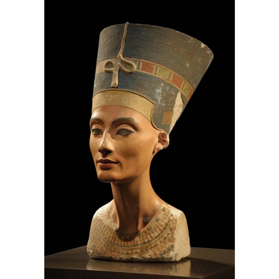 Фотография бюста Нефертити в берлинском Новом музее. Автор: Philip Pikart CC BY-SA 3.0