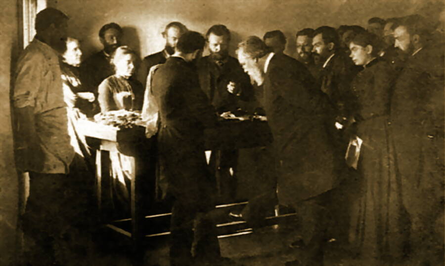  С.П. Боткин с учениками, 1887 год.