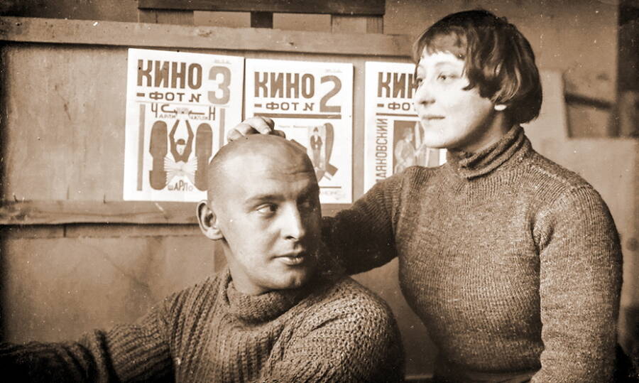 Самое известное супружеское фото Александра Родченко и Варвары Степановой. Фото М.А. Кауфмана, 1924 год. 