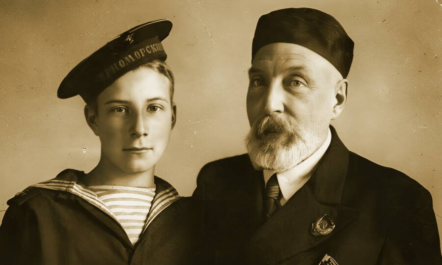 Академик В.П. Филатов с сыном Сергеем, в будущем также врачом-офтальмологом. 
