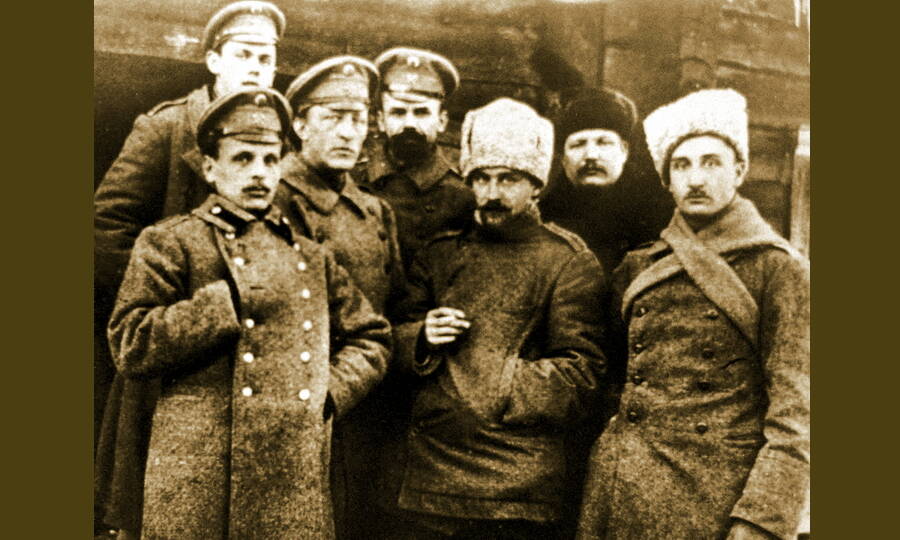 Александр Блок (третий слева) на военной службе, 1916 год. 