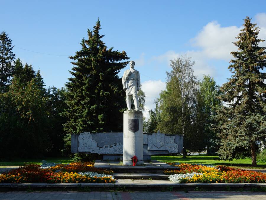 Памятник С. И. Дежнёву в Великом Устюге (фото: DNikon CC BY-SA 4.0)