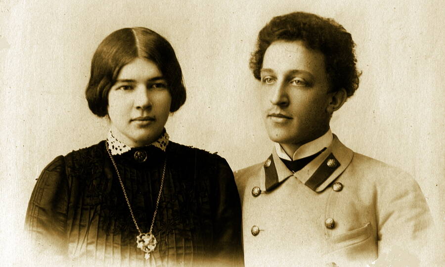 Любовь Менделеева и Александр Блок накануне свадьбы, 1903 год. 