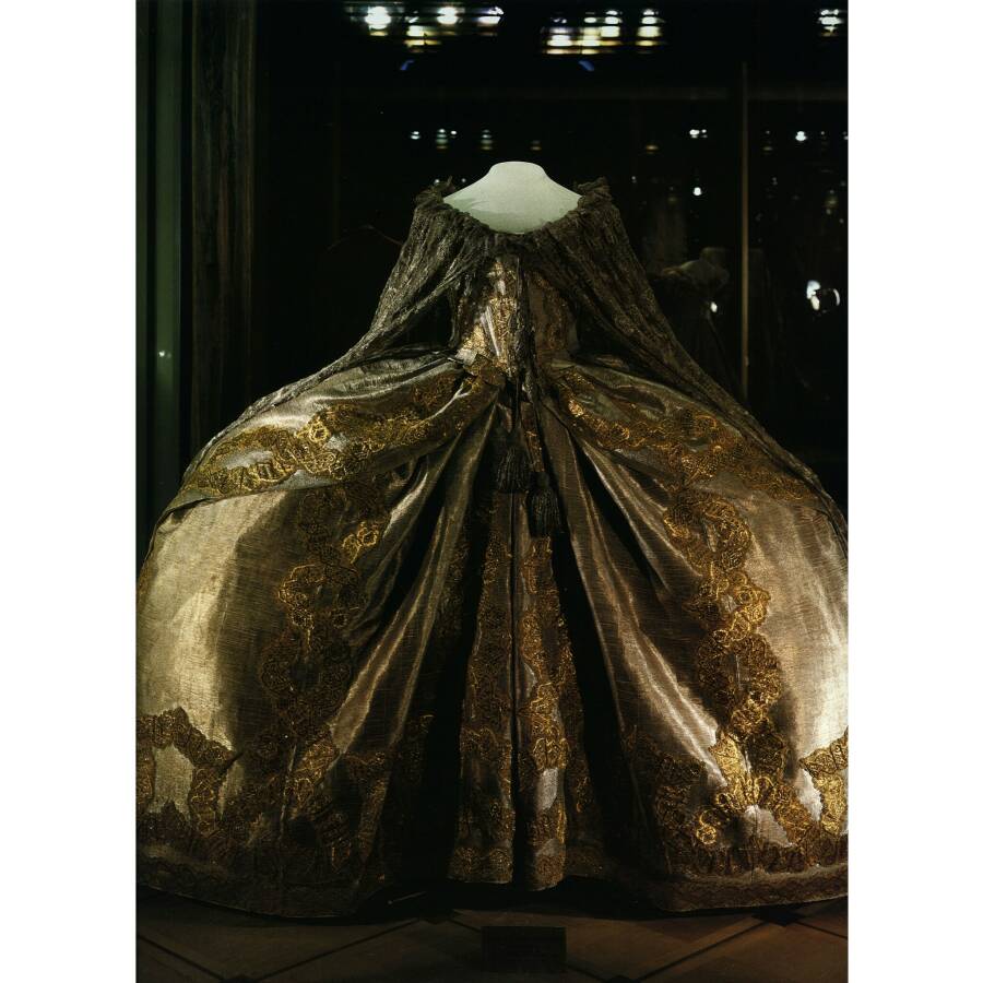 Платье коронационное императрицы Елизаветы Петровны (фото: Kallista)