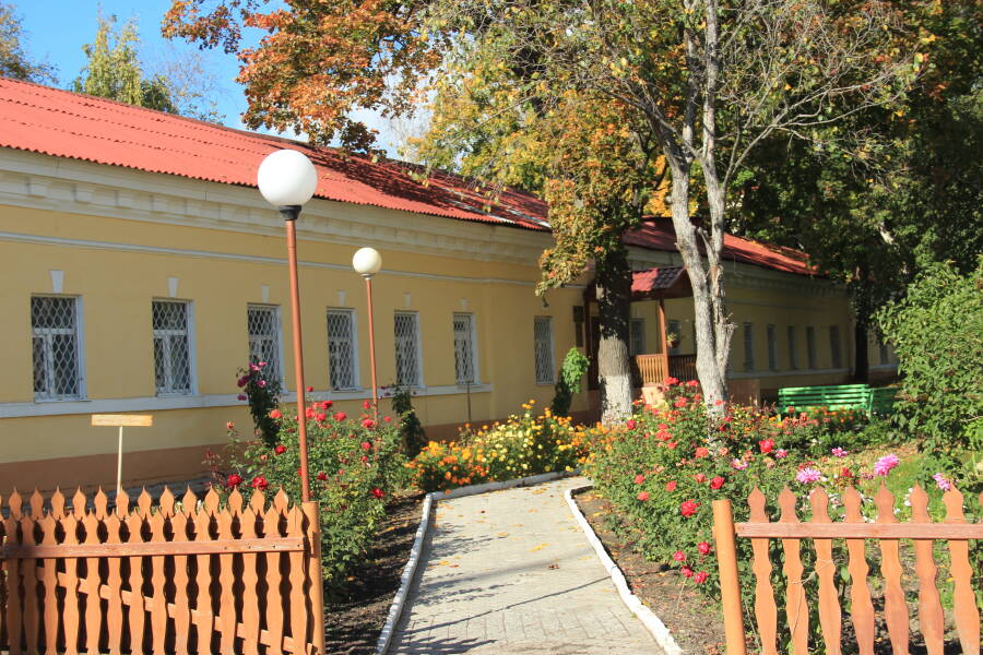 Дом губернатора, в котором в 1835-1839 гг. жил писатель Н.П.Огарев. Фото: Chrom CC BY-SA 3.0