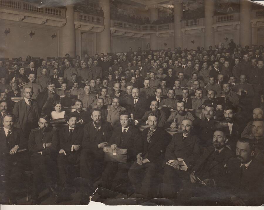 Члены Петроградского Совета (1917 г.) с Николаем Чхеидзе и Георгием Плехановым