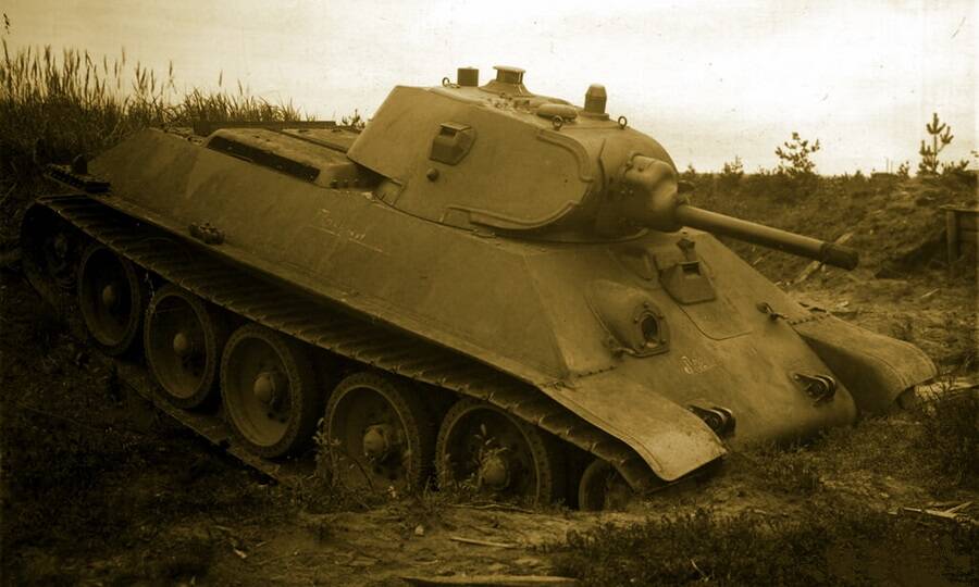 Танк Т-34 ранних серий выпуска. 