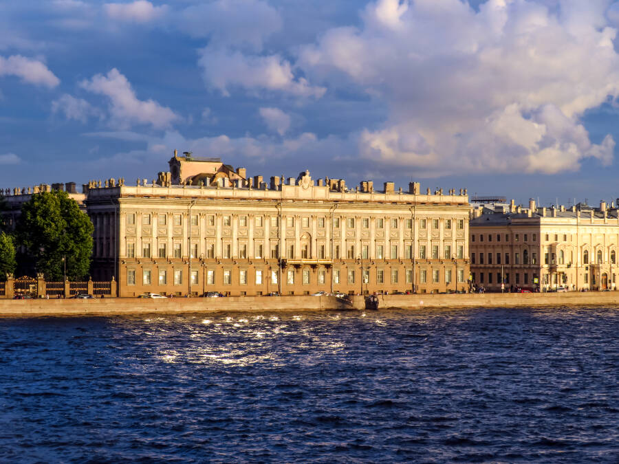 Вид на Мраморный дворец с Троицкого моста в Санкт-Петербурге. Фото: Никонико962 CC BY-SA 4.0
