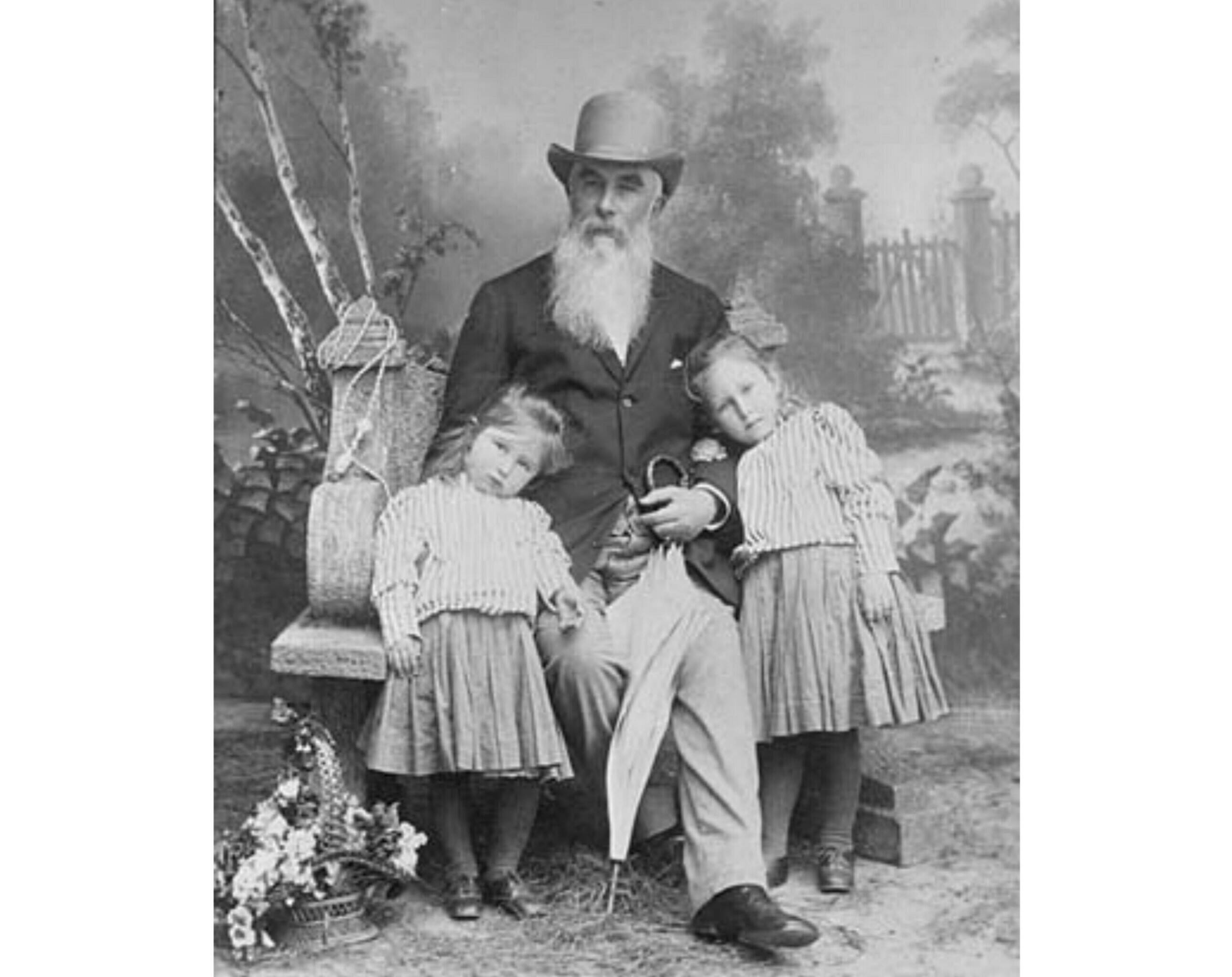 А.И. Абрикосов с внучками, 1890-е гг.