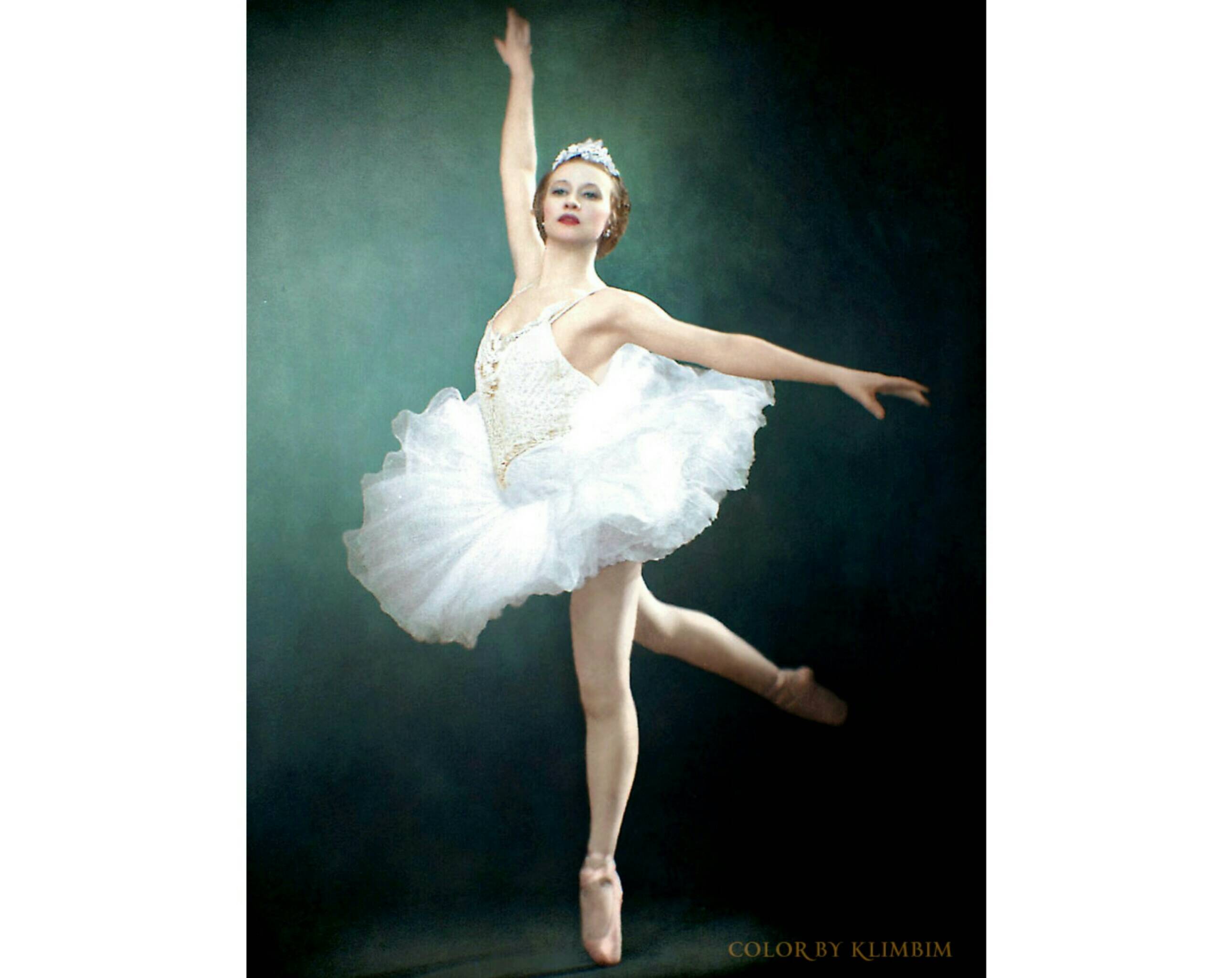 Г.С. Уланова в роли Авроры в балете П.И. Чайковского «Спящая красавица», 1947 год (фото: Color by Klimbim 0.1)