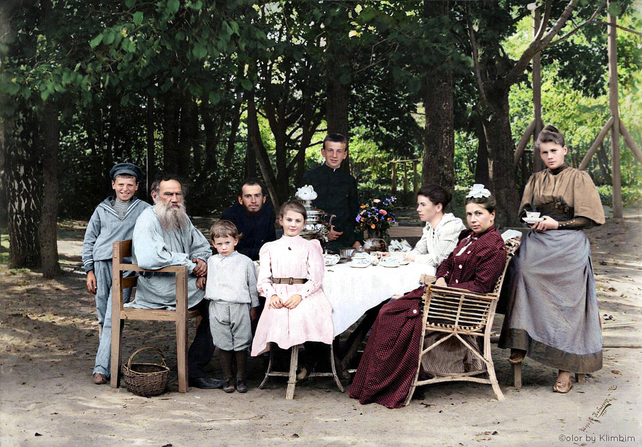 Семья графа Л.Н. Толстого в Ясной Поляне, 1892 год. Color by Klimbim 0.2