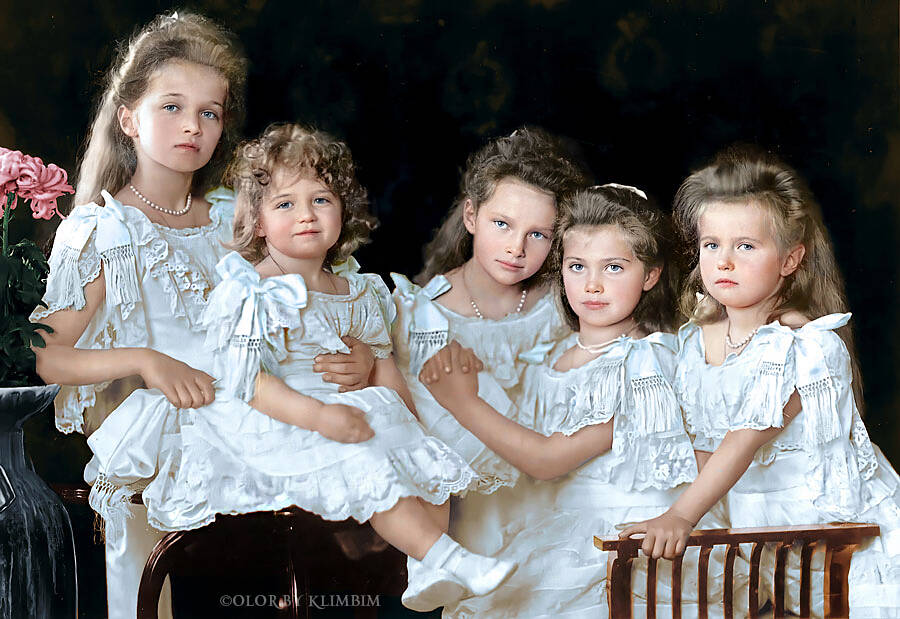 Царские дети: Ольга, Алексей, Татьяна, Мария и Анастасия (фото: Color by Klimbim 0.1)