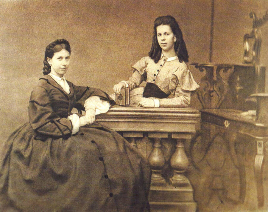 Сестры Софья и Татьяна Берс, 1861 год.