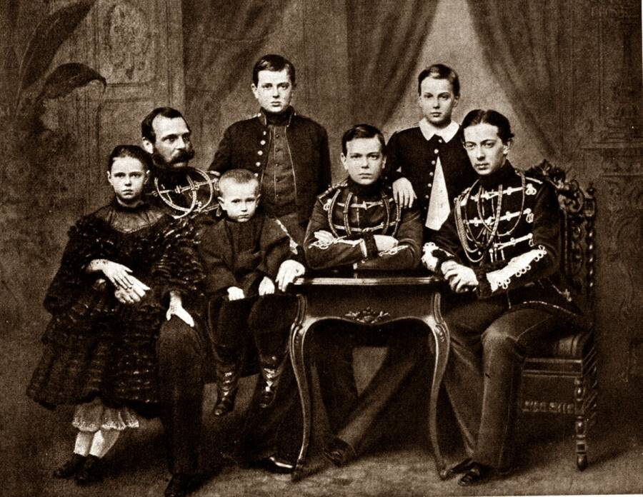 Император Александр II с детьми (Мария,Сергей,Владимир,Александр,Алексей,Николай), 1861 год.