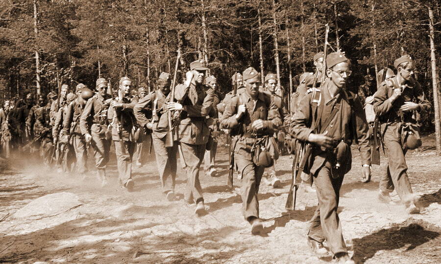 Шведский добровольческий батальон финской армии на марше. Ханко, лето 1941 года