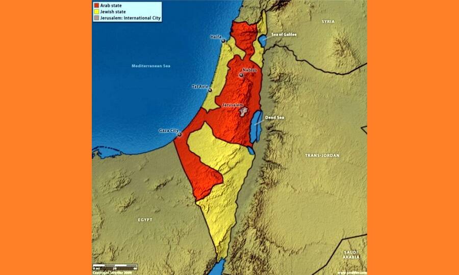 План раздела Палестины по резолюции ООН от 29 ноября 1947 года. Жёлтым выделены территории, отходящие Израилю, красным – арабскому государству, сиреневым отмечен Иерусалим с особым статусом открытого города. 