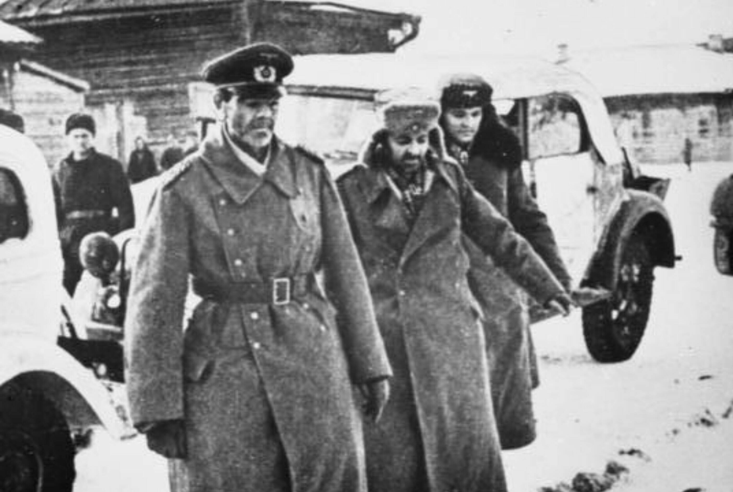 Командующий 6-й армией вермахта фельдмаршал Фридрих Паулюс и офицеры его штаба после сдачи в плен (Bundesarchiv, Bild 183-F0316-0204-005 / CC-BY-SA 3.0)