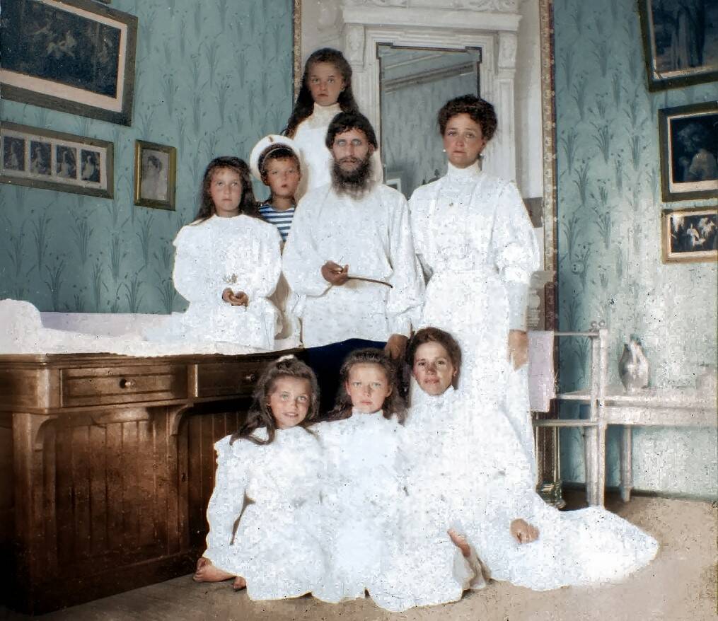 Распутин и царская семья (фото: Color by Klimbim 0.1)