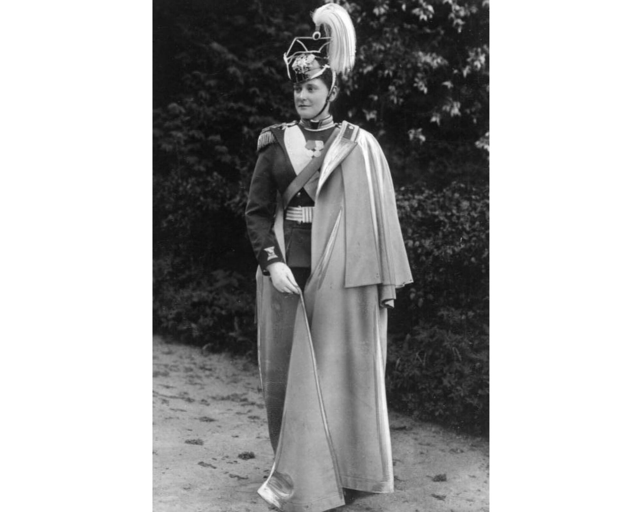 Императрица Александра Фёдоровна в мундире Лейб-гвардии Уланского полка Её Величества, 1903 год.