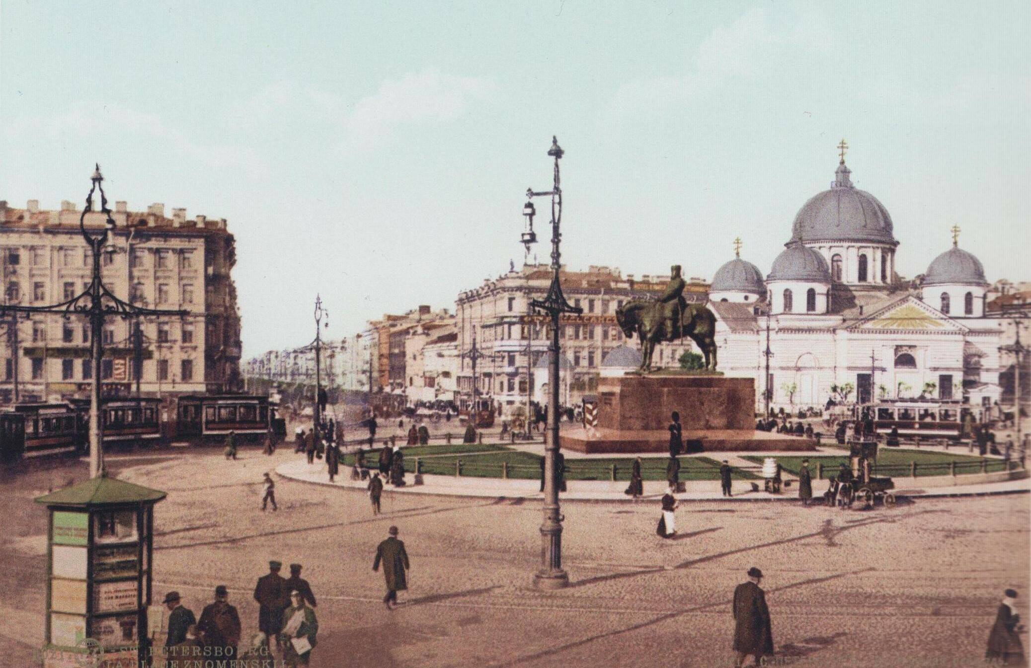 Вид Знаменской площади с памятником Александру III.
