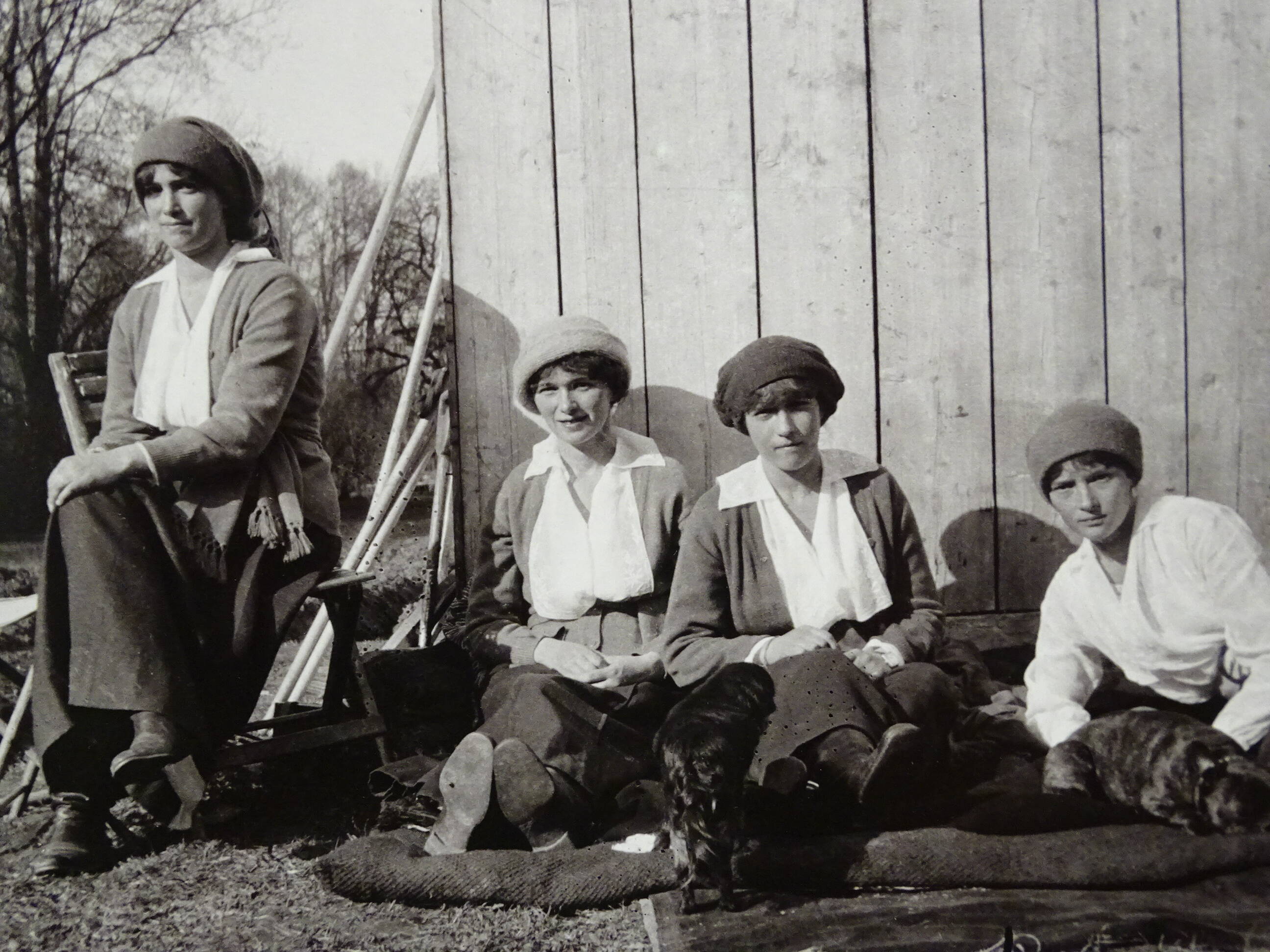 Великие княжны Мария, Ольга, Анастасия и Татьяна Николаевны в ссылке, 1917 год.