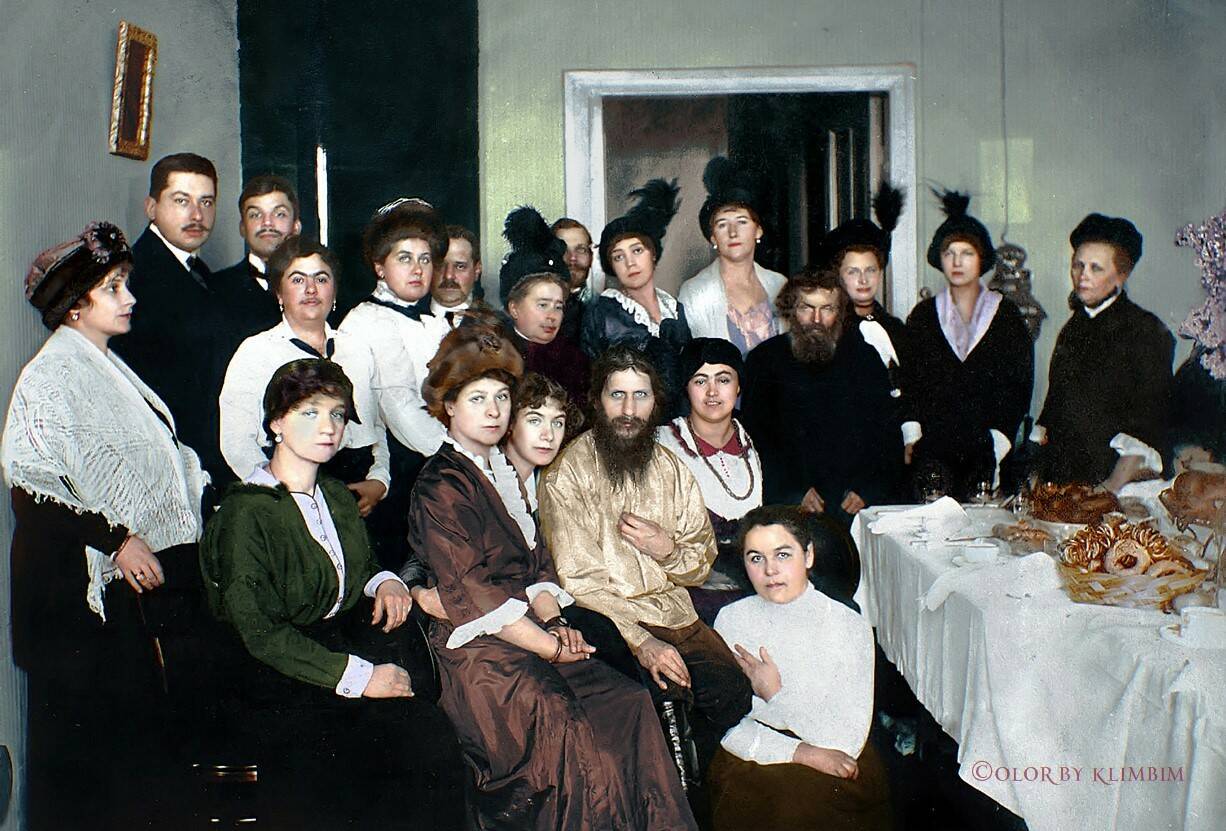 Распутин с поклонниками, 1914 год (фото: Color by Klimbim 0.1)