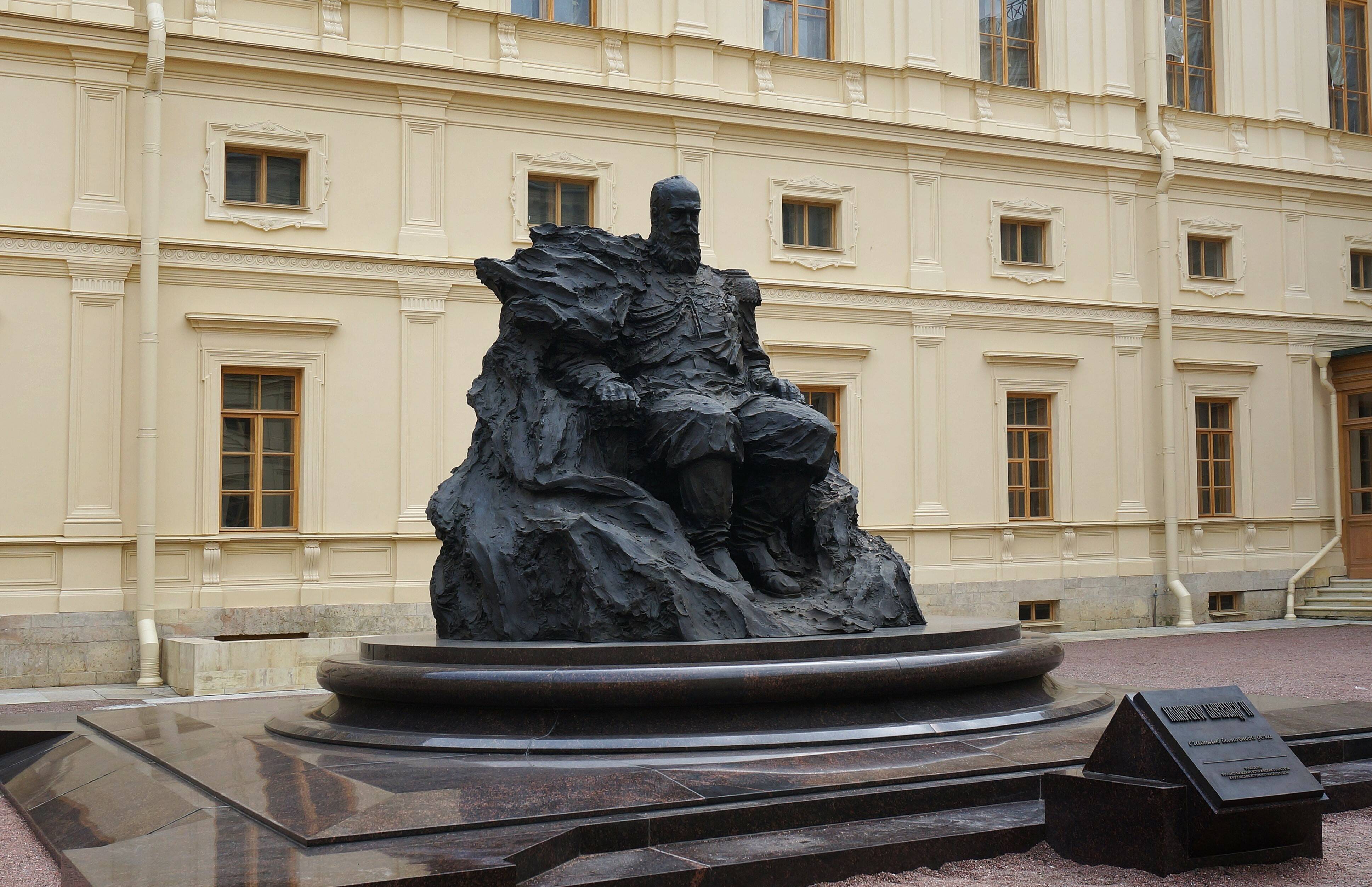 Памятник Александру III в Гатчине (фото: Reshinna CC BY-SA 4.0)