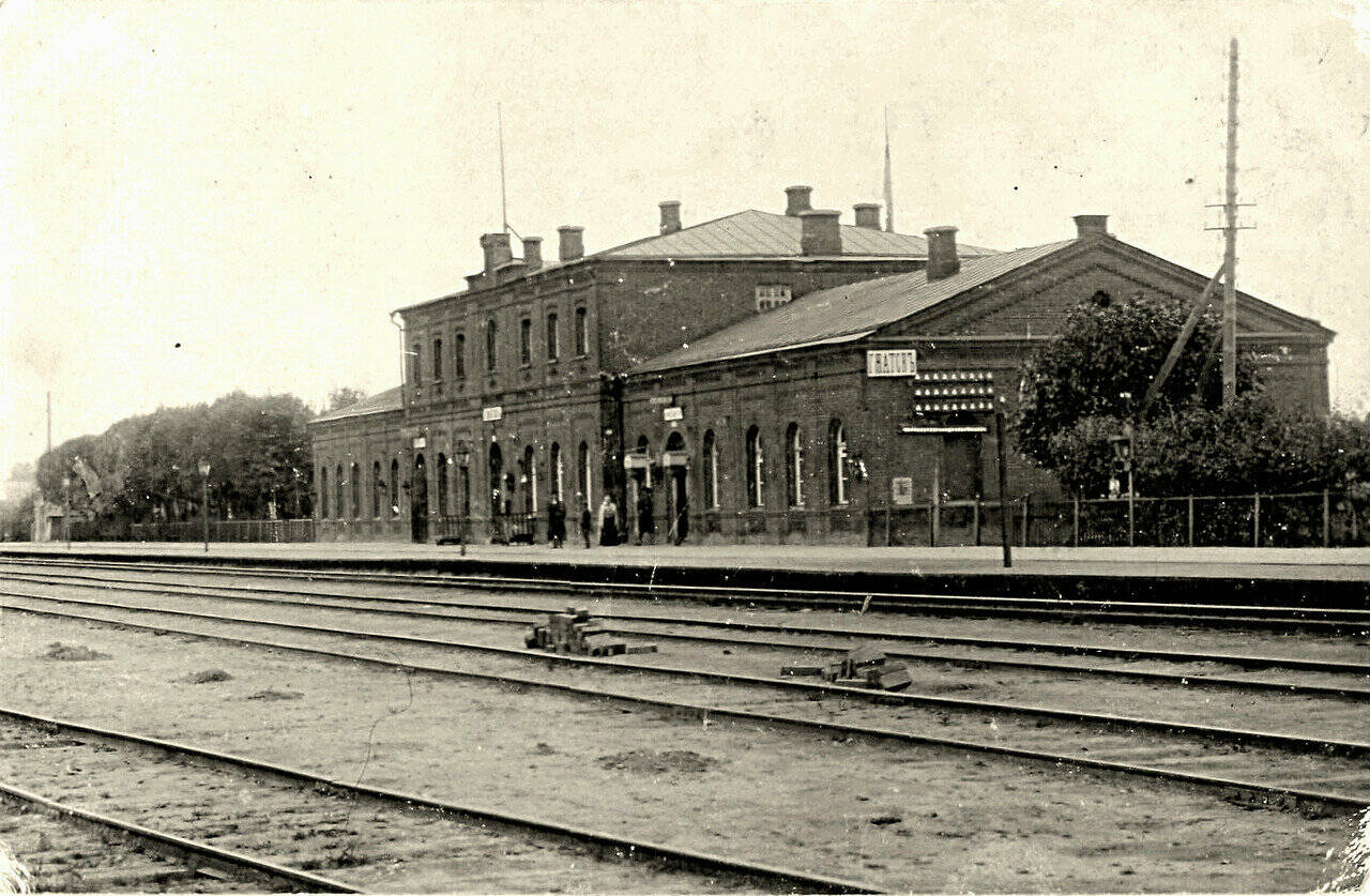 Вид на железнодорожный вокзал города Гжатск