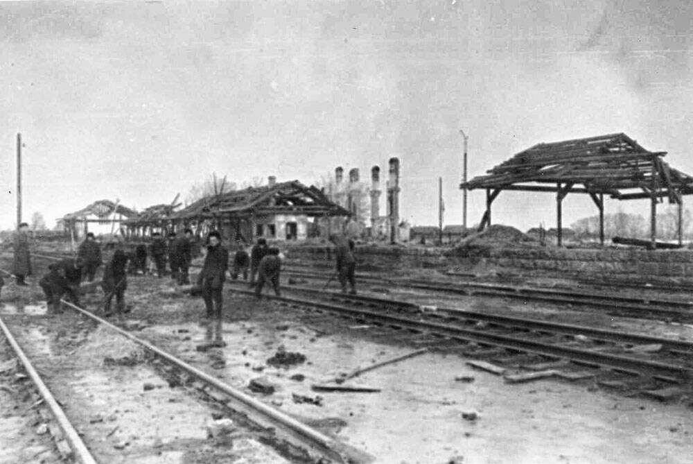 Руины освобожденного Гжатска 1943 г.