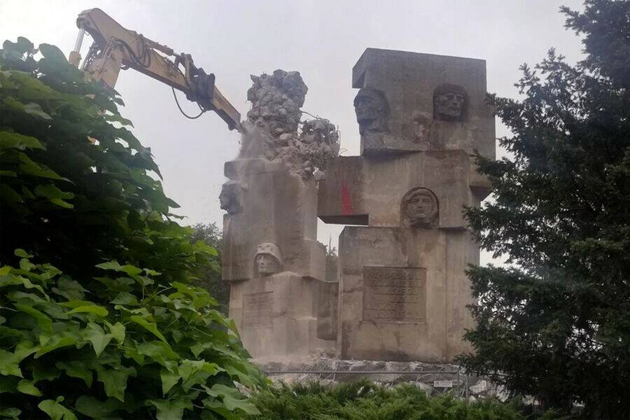 Памятник Победы Красной Армии и Войска Польского в городе Бжег